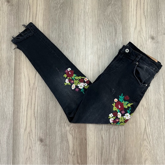 Zara Denim - ZARA Trafaluc Black Skinny Jeans with Floral Embroidery & Raw Hem Size 8